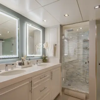 SEA AXIS - Master En-Suite w His & Hers Sinks, Stand Up Shower and Soaking Tub 