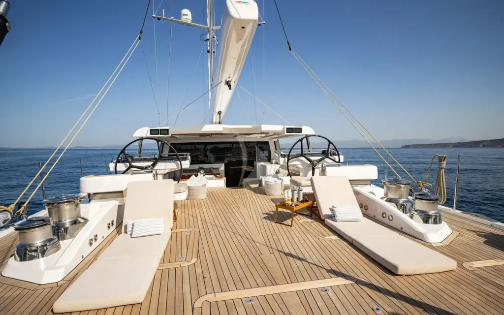 ARCHELON - Large aft deck, uncluttered space