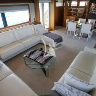Salon lounge