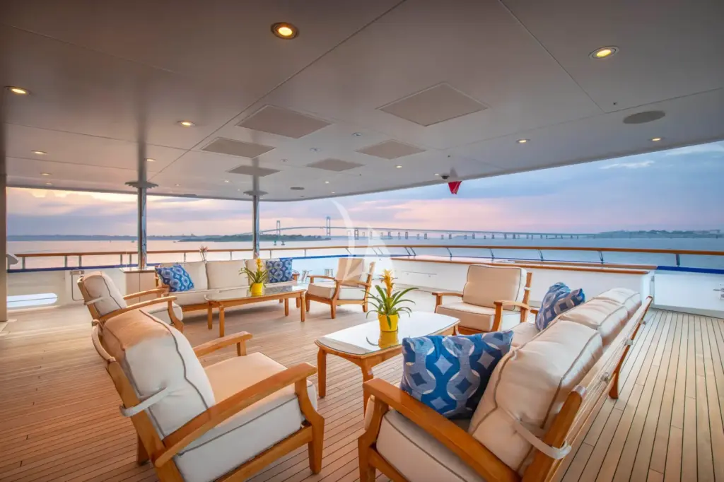 LAUREL - Main Deck Aft