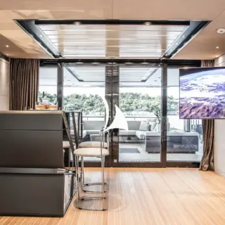 Main deck bar