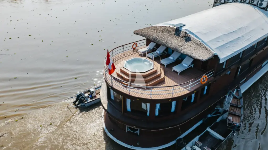 CRUCERO AMAZONAS - Overhead Jacuzzi