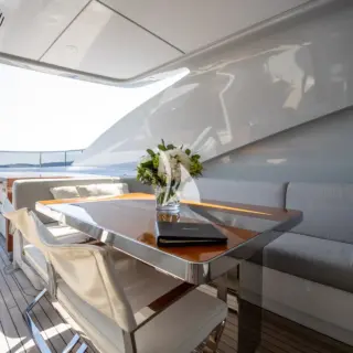 Sun deck stbd side lounge