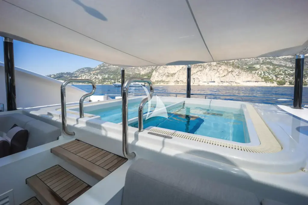 ILLUSION - Main deck aft pool