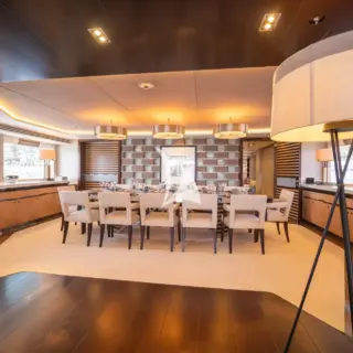 Main deck dining