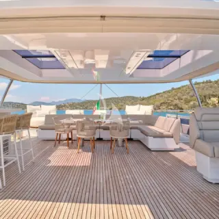 GENNY - Fly bridge area