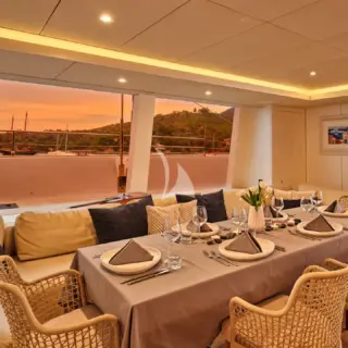 GENNY - Convertible dining table for indoor dining