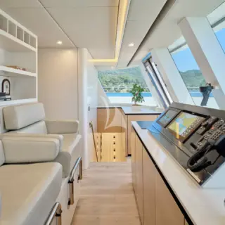 Helm station