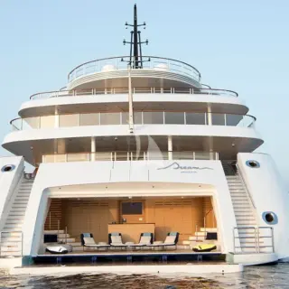 Easy access to the sea for swimming, diving and water sports activities