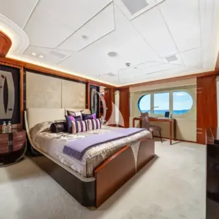 Queen Stateroom / Lower Deck