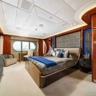 Queen Stateroom / Lower Deck