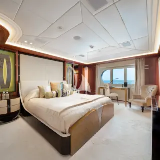 Queen Stateroom / Lower Deck