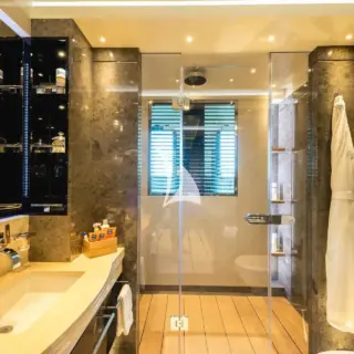 Twin bathroom en suite