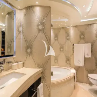 Double cabin bathroom en suite