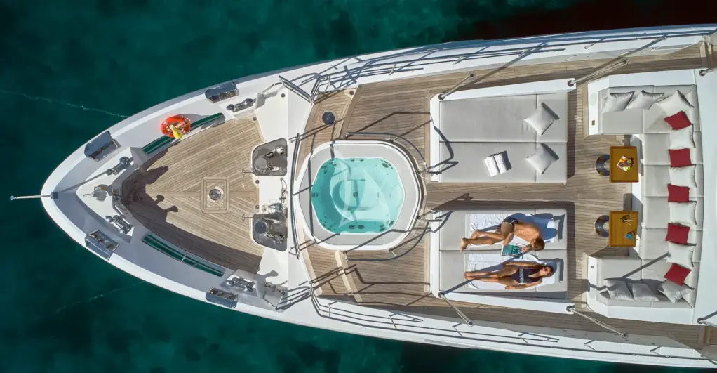 HAPPY ME - Foredeck Jacuzzi