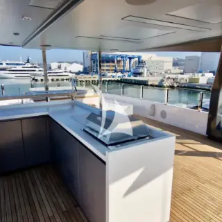 Upper deck