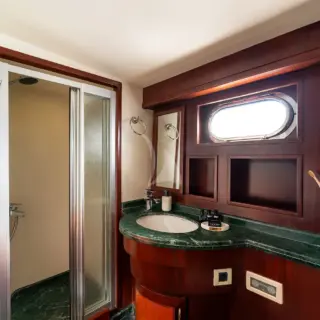 Twin Cabin (Pullman) Bathroom