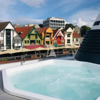 Top deck Jacuzzi
