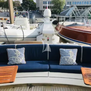 Upper deck