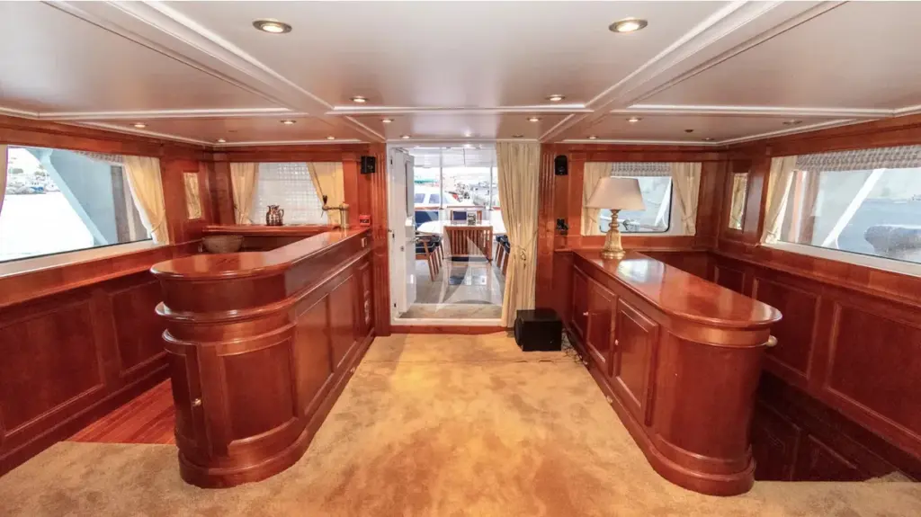 CHANTAL - Main Salon entrance