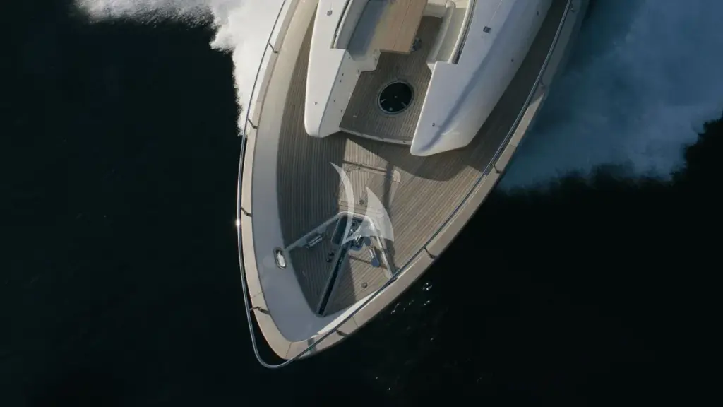 LUKAS - bow - sistership