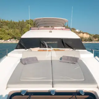 Sunbathing area forward deck