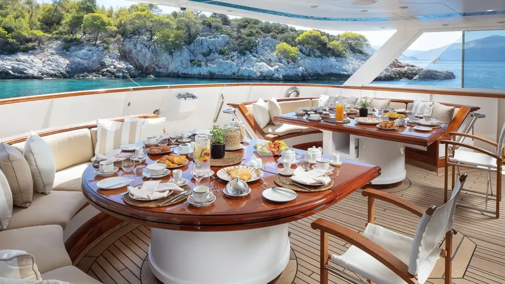 KASSANDRA - Aft deck