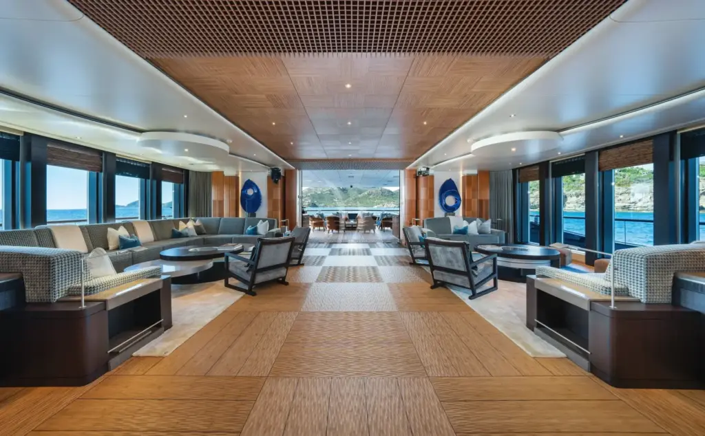 BARBARA - Main deck lounge