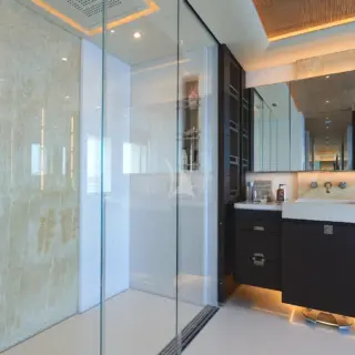 Master bathroom en suite