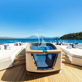 SUN DECK JACUZZI