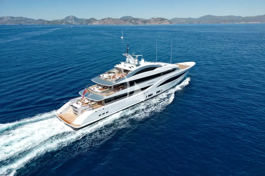 ARROW - RUNNING SHOT