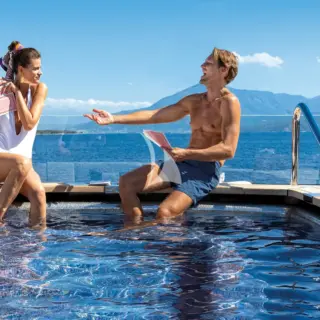 SUN DECK JACUZZI