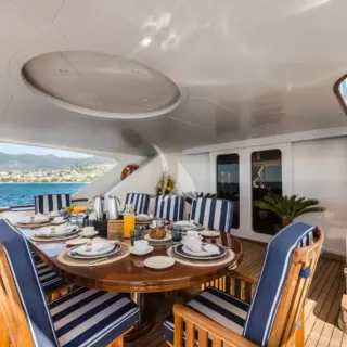 Upper deck