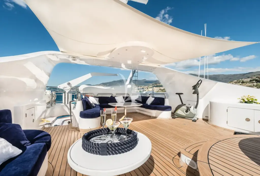 Desamis B - Fly Deck