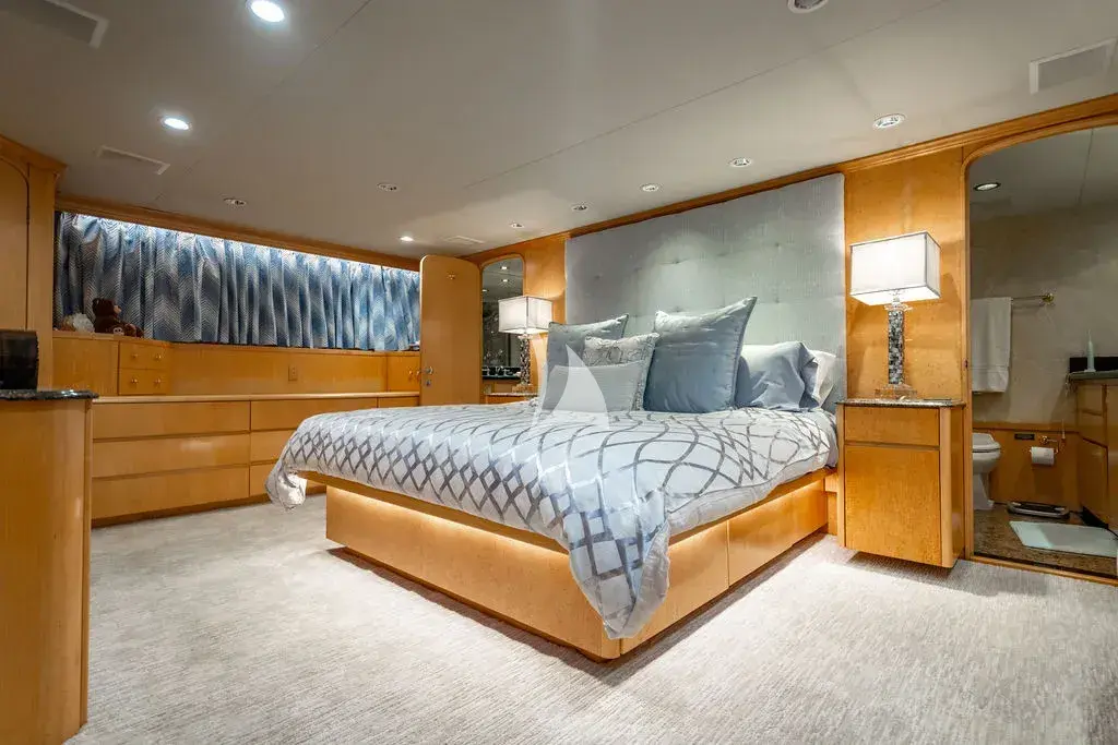 LUCKY STARS - Master Stateroom