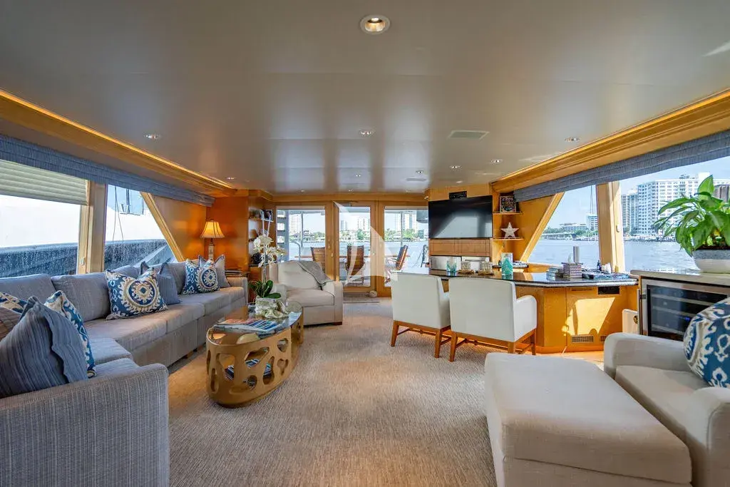 LUCKY STARS - Main Salon