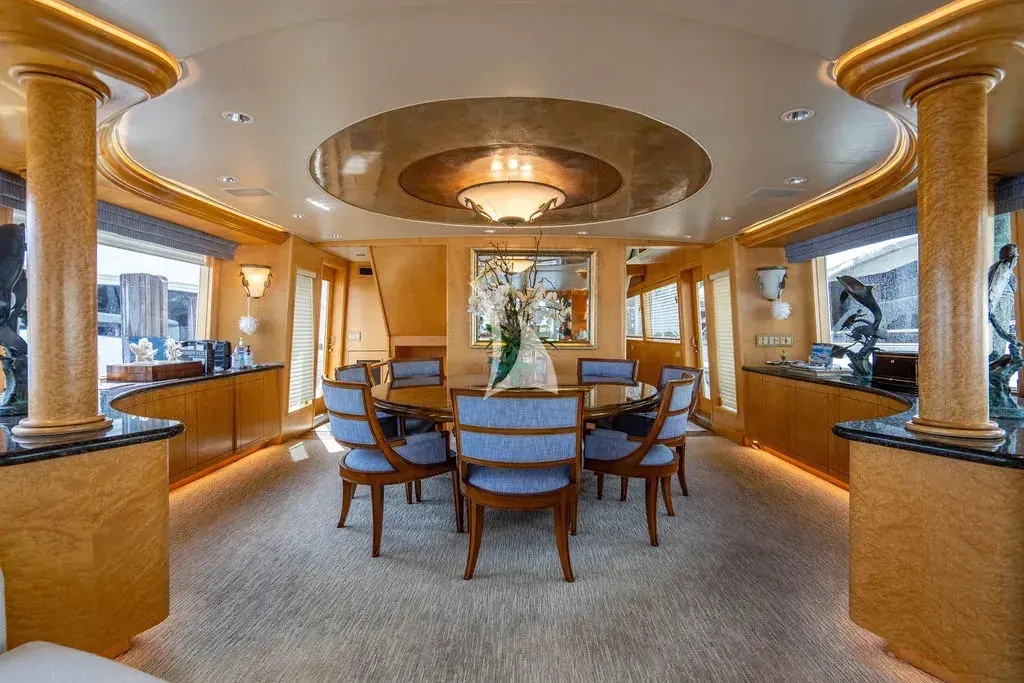 LUCKY STARS - Formal Dining