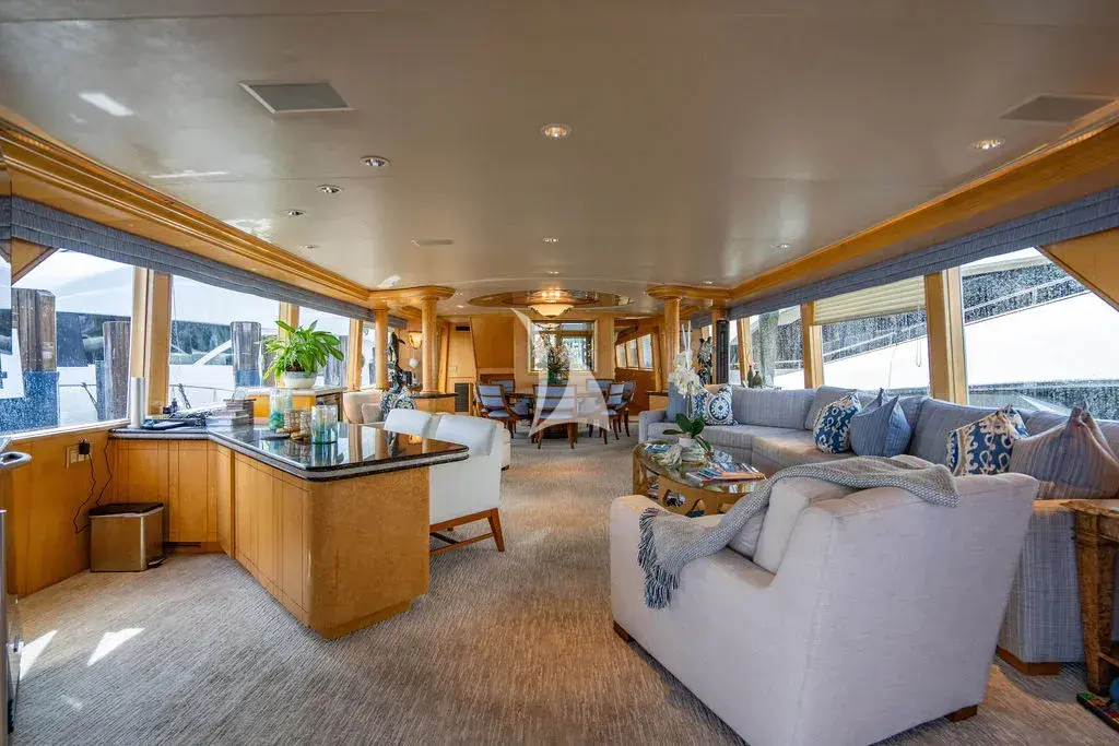 LUCKY STARS - Main Salon 