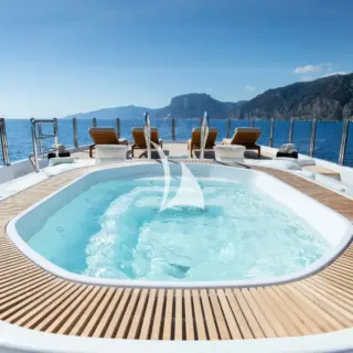 Sundeck Jacuzzi