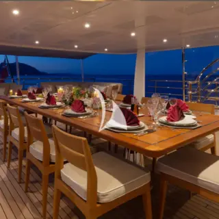 Bridge Deck dining