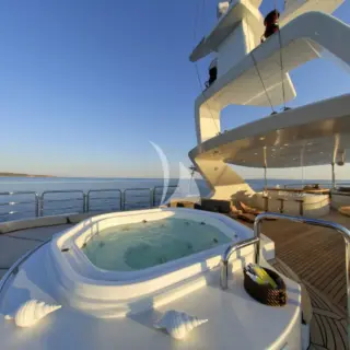 Sundeck Jacuzzi