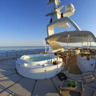 Sundeck Jacuzzi