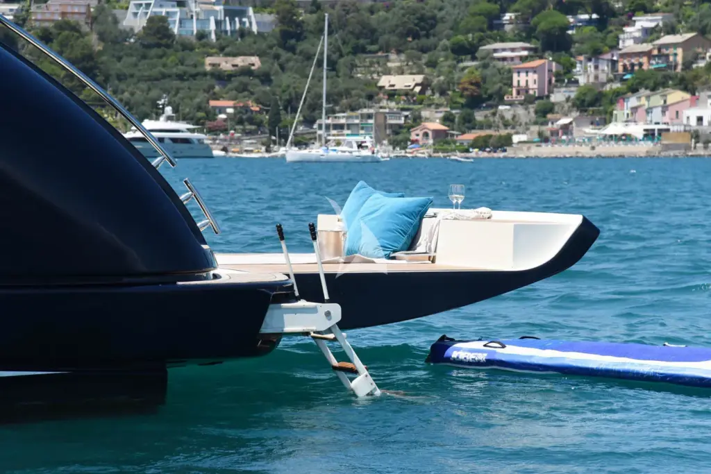 ANYTHING GOES IV - Astern beach club 