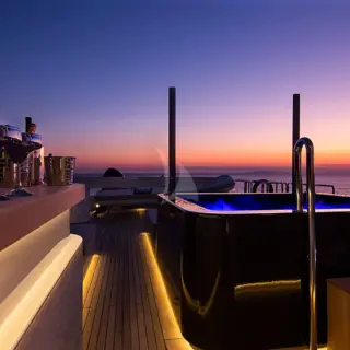 Jacuzzi by night