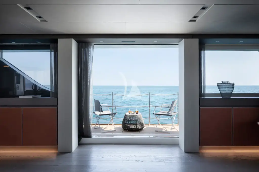 NAMASTE - Main saloon set up balcony