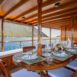 Main Deck Dining