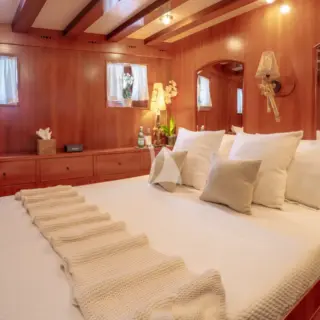 Double Cabin