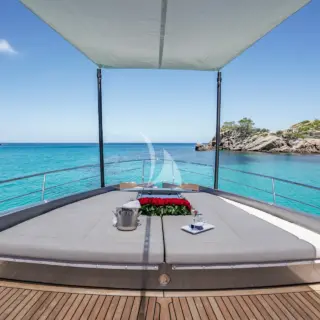 BEYOND - Foredeck