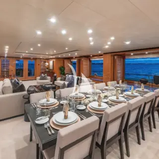 Main deck dining