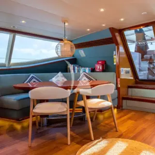 THANDEKA - Upper Saloon